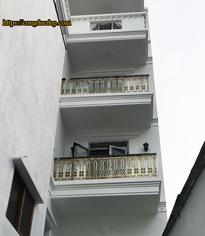 Mẫu ban công nhôm đúc hiện đại đơn giản